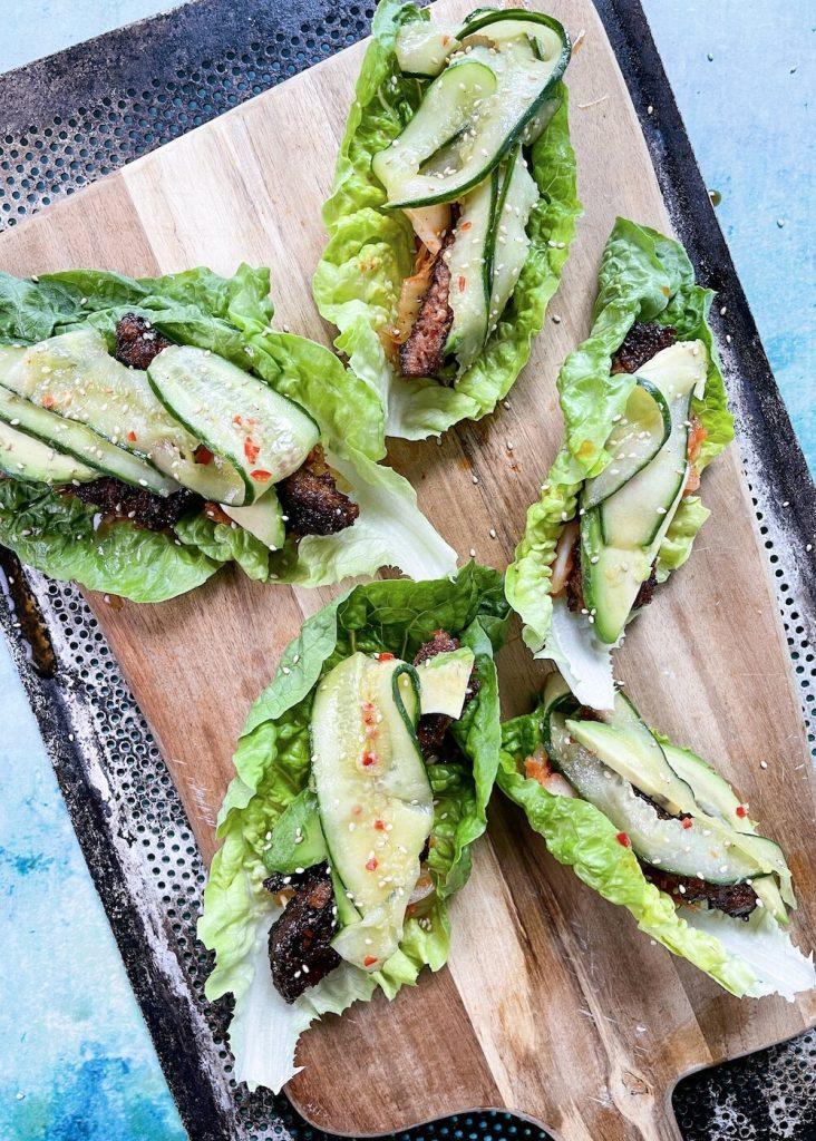 Koreanske burgerbiter i salatblad – bilde redigert alle ovenfra 2 web