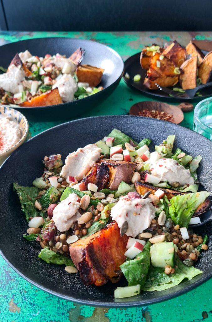 Søtpotetsalat med bønnehummus – fra siden redigert liten